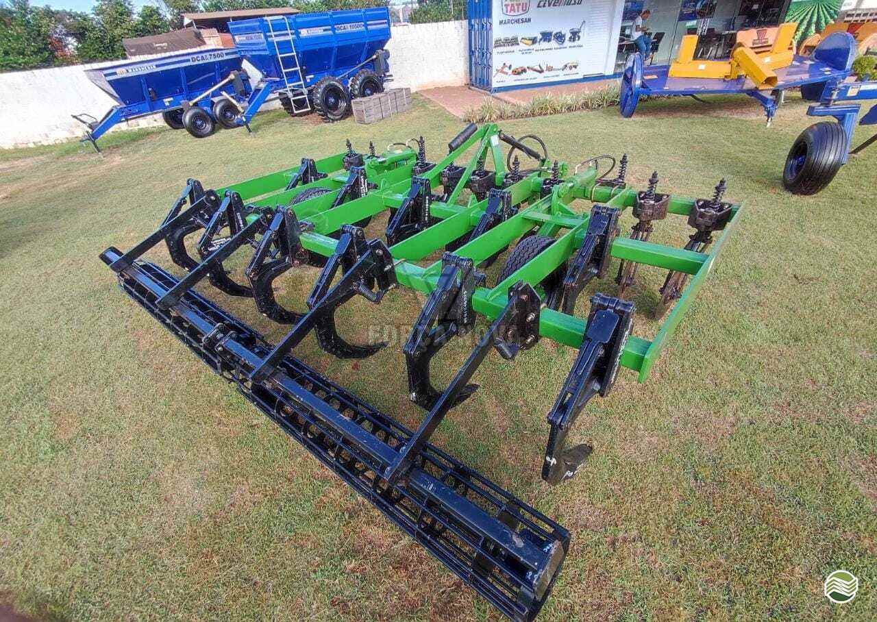 IMPLEMENTOS AGRICOLAS SUBSOLADOR 11 HASTES DISCO CORTE Força Nova Agrícola DOURADOS MATO GROSSO DO SUL MS